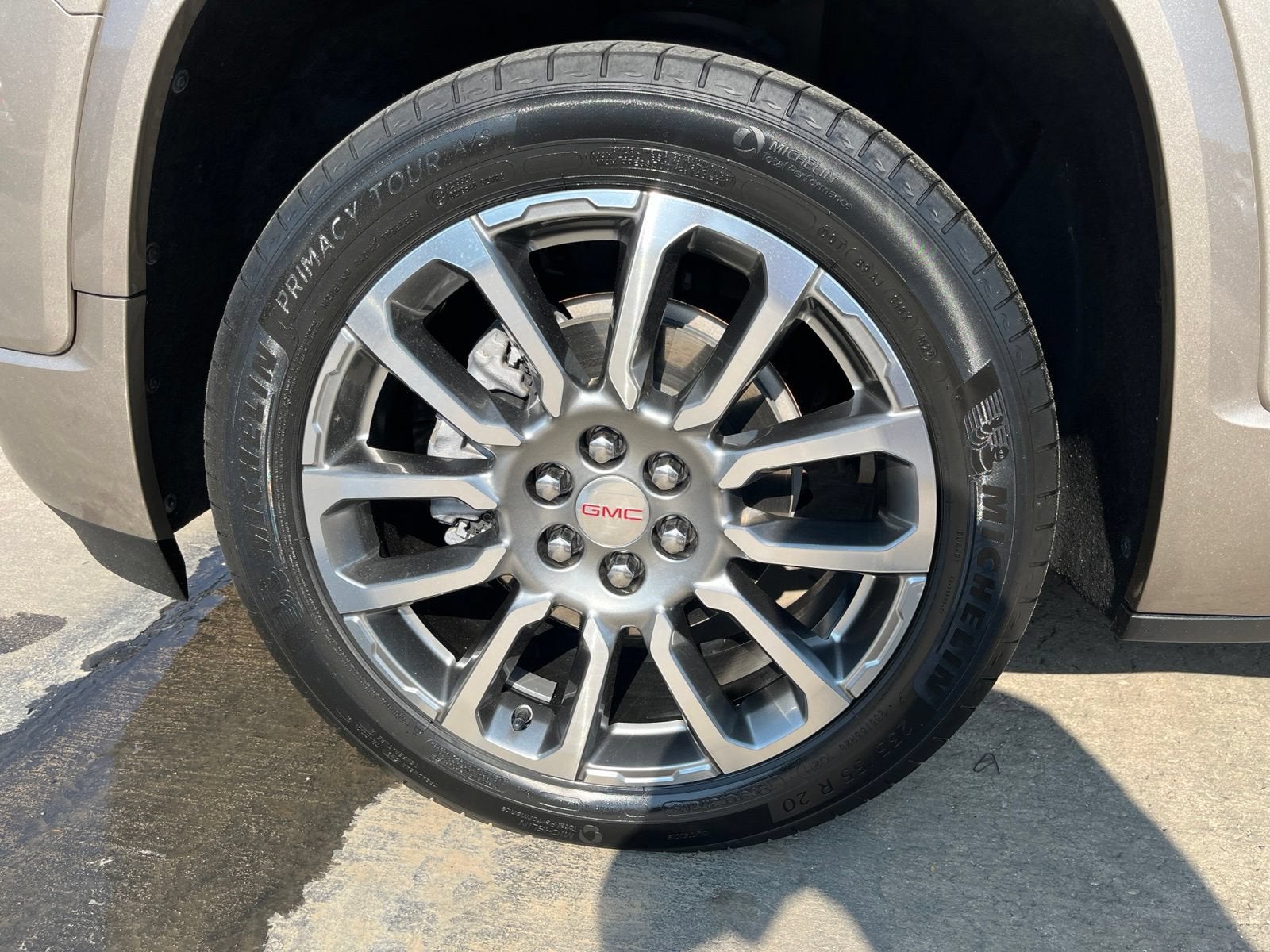 2022 GMC Acadia Denali