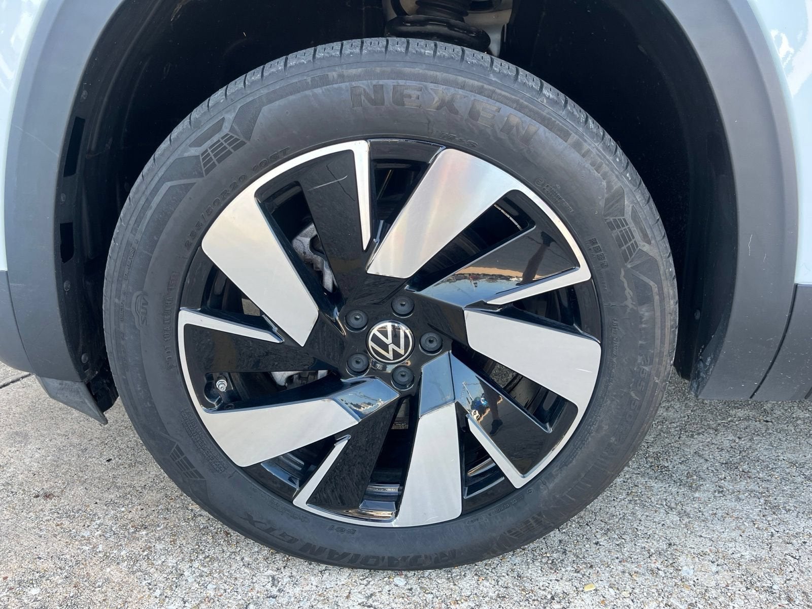 2024 Volkswagen Atlas Cross Sport 2.0T SE w/Technology