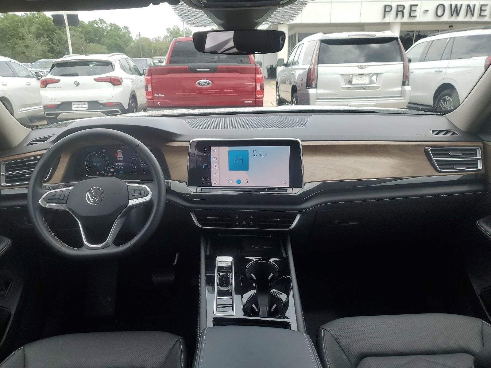 2025 Volkswagen Atlas 2.0T SE w/Technology