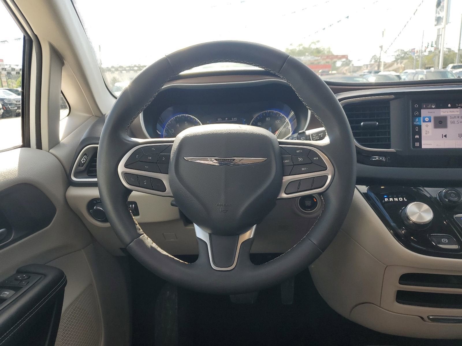 2023 Chrysler Voyager LX