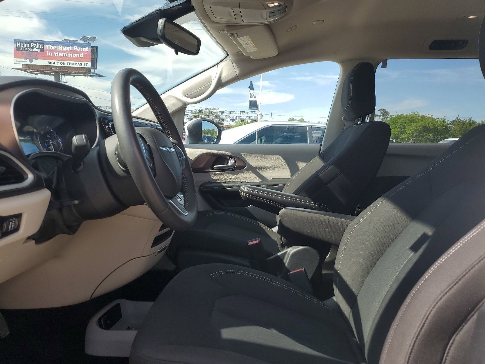 2023 Chrysler Voyager LX