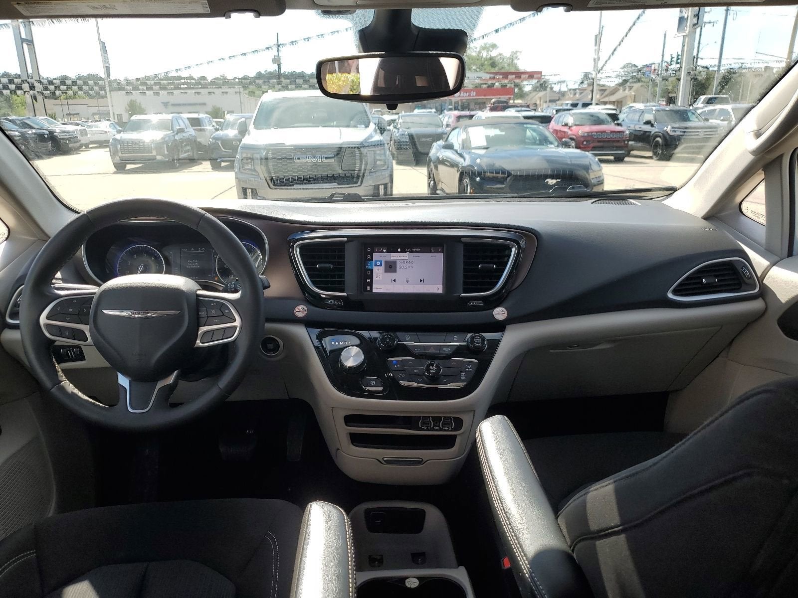 2023 Chrysler Voyager LX