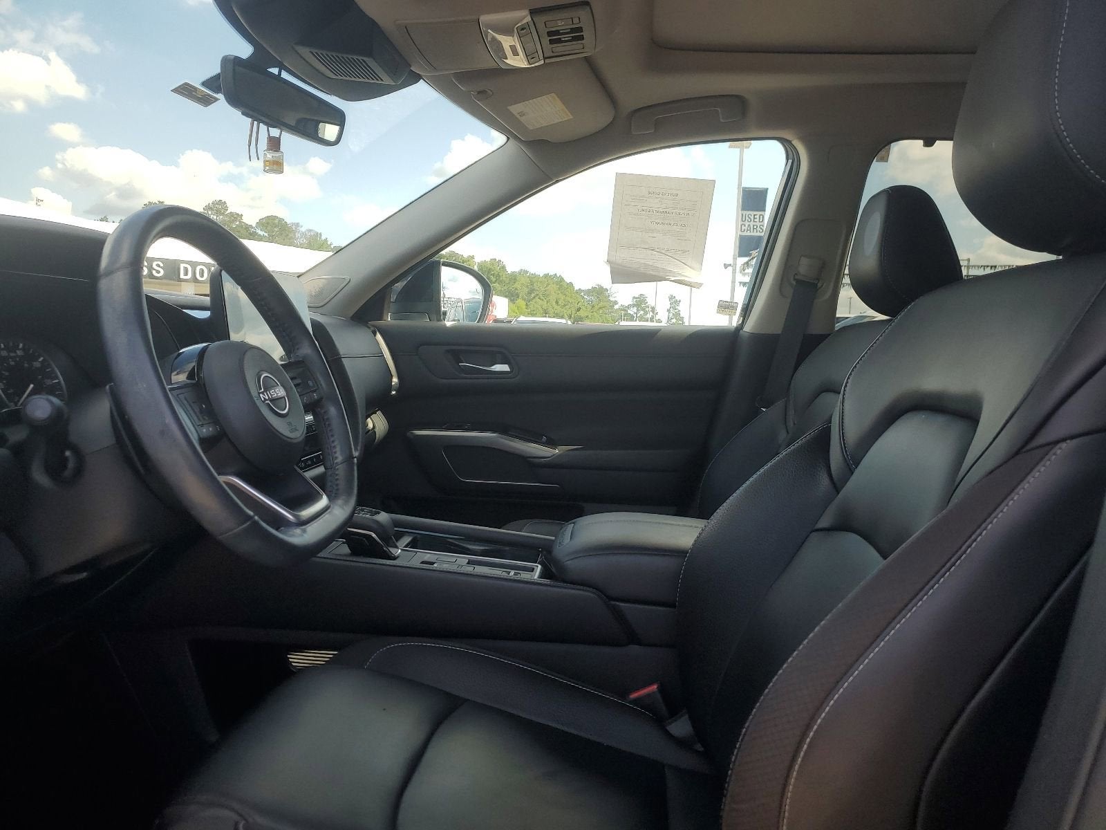 2023 Nissan Pathfinder SL