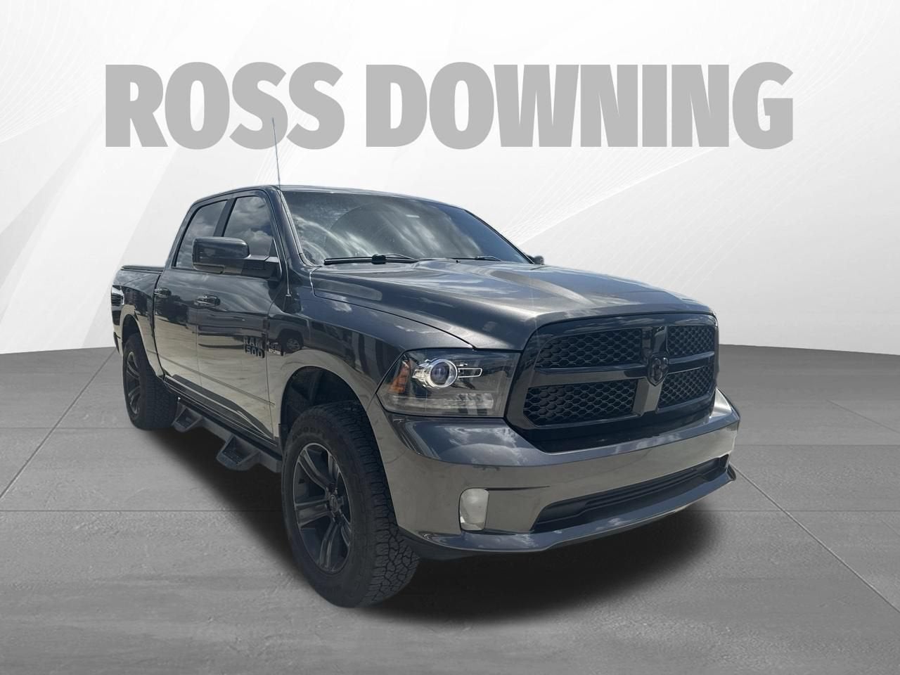 2017 RAM 1500 Night Crew Cab 4x4 5'7" Box