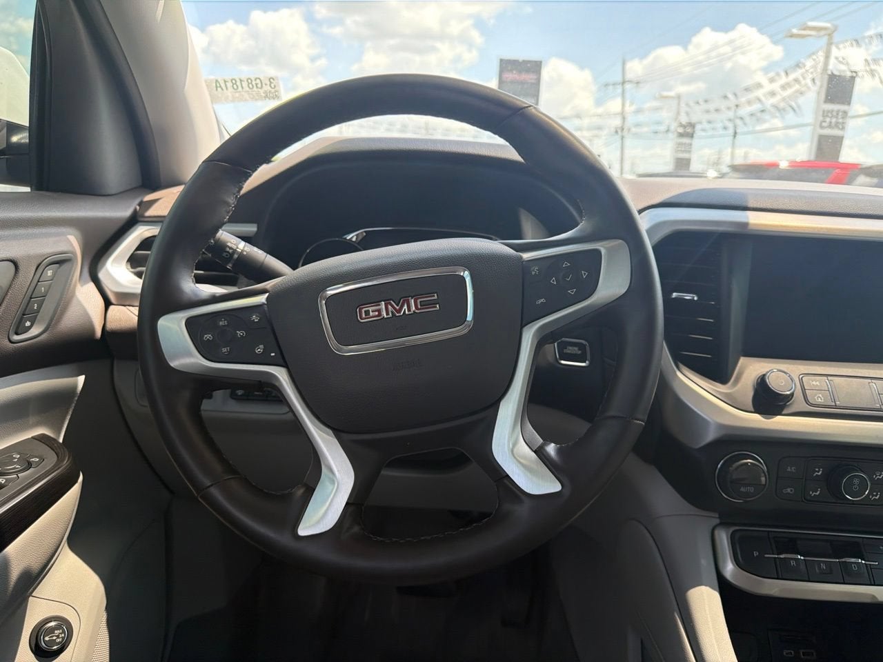 2023 GMC Acadia SLT