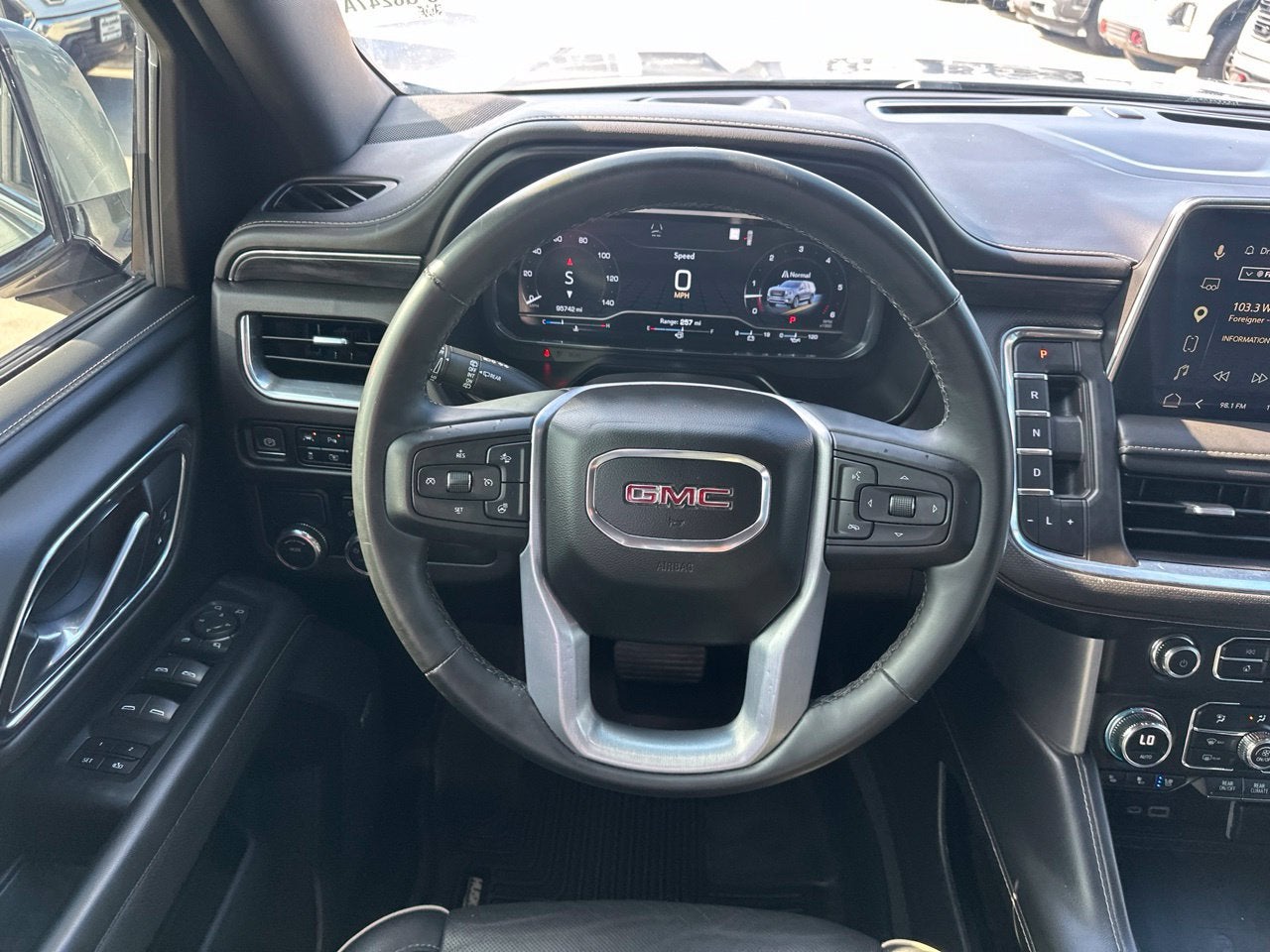 2023 GMC Yukon XL SLT