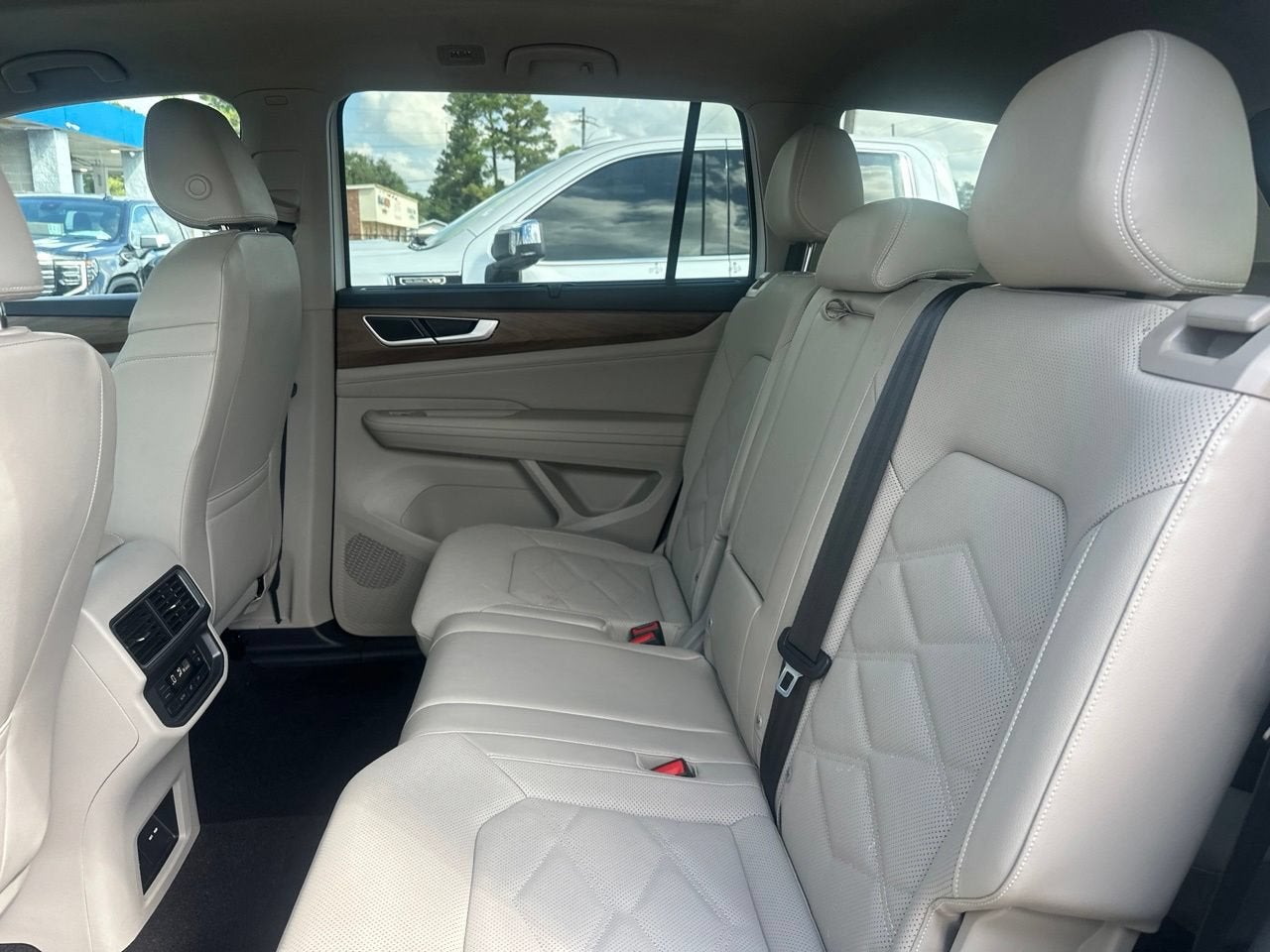 2024 Volkswagen Atlas 2.0T SE w/Technology