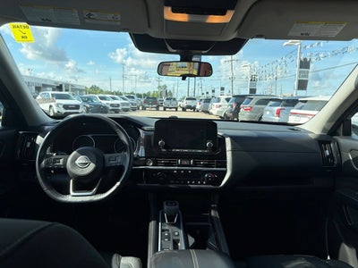 2024 Nissan Pathfinder SV