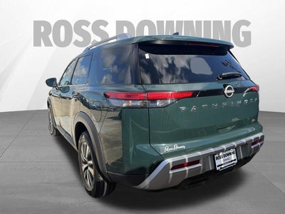 2025 Nissan Pathfinder SL