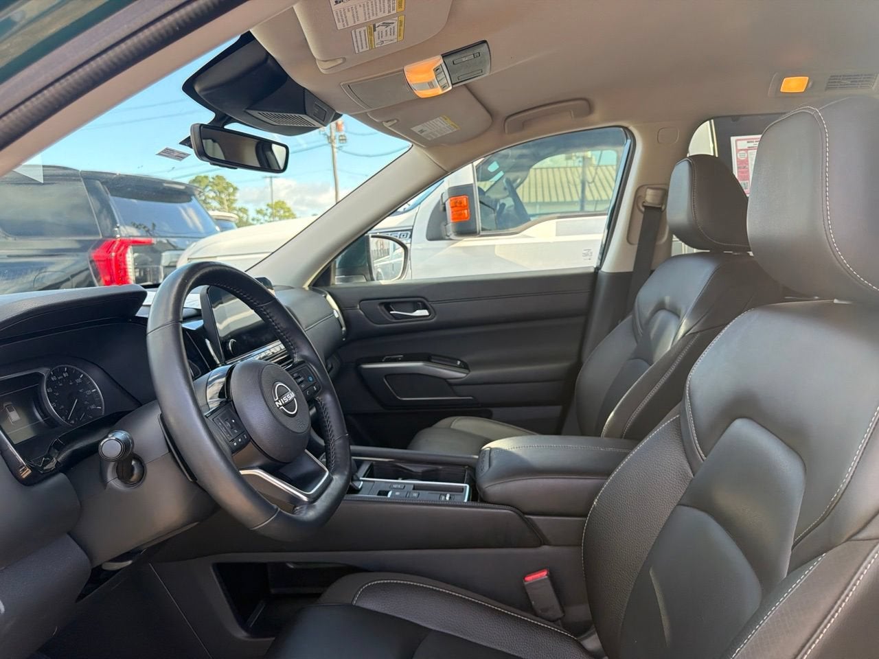 2025 Nissan Pathfinder SL
