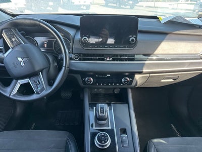 2023 Mitsubishi Outlander SE