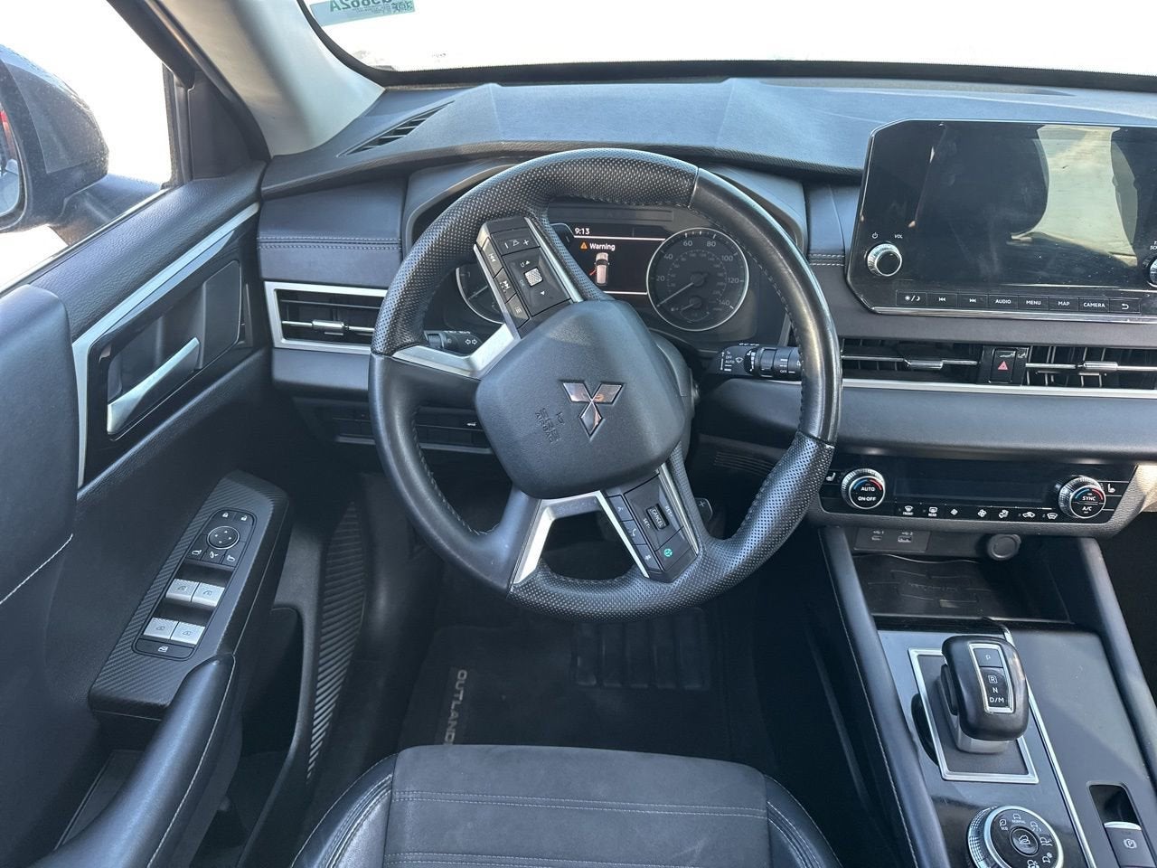 2023 Mitsubishi Outlander SE