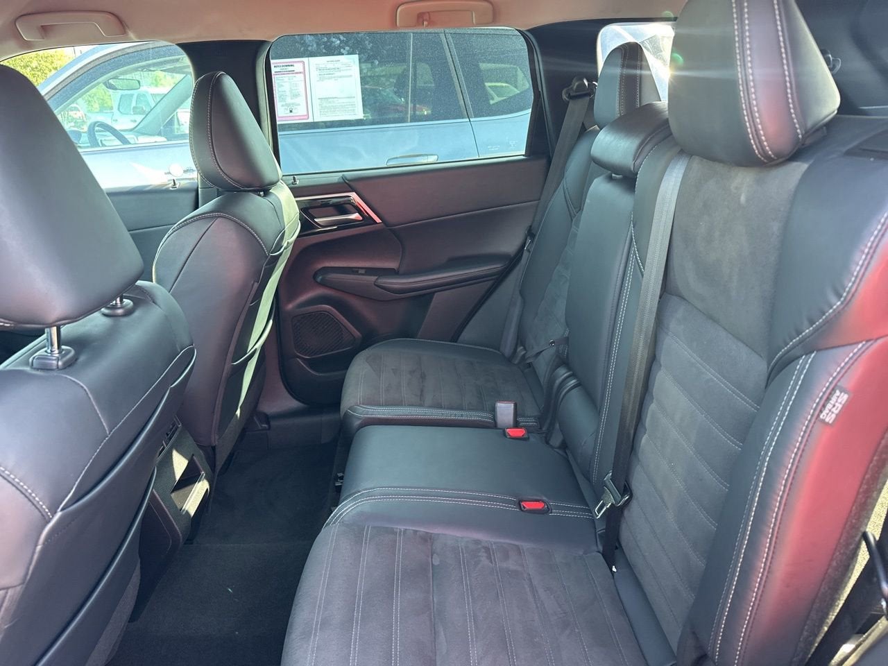 2023 Mitsubishi Outlander SE