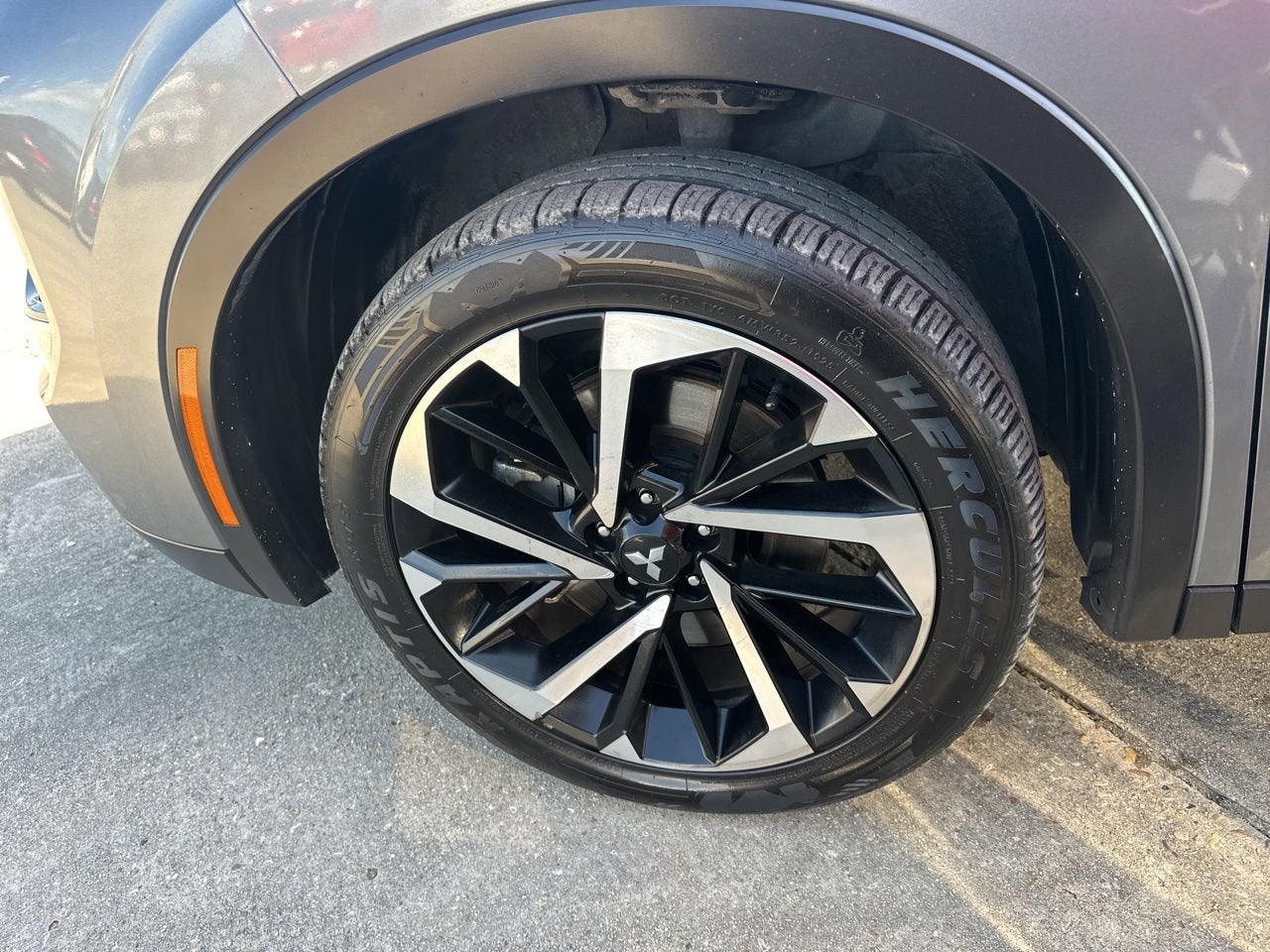 2023 Mitsubishi Outlander SE