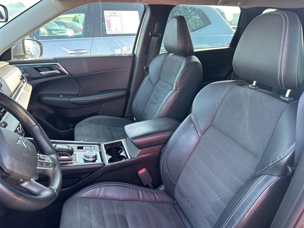 2023 Mitsubishi Outlander SE