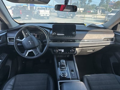 2023 Mitsubishi Outlander SE
