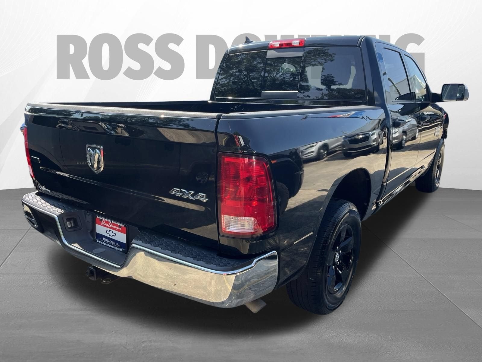 2023 RAM 1500 Classic SLT Crew Cab 4x4 5'7" Box