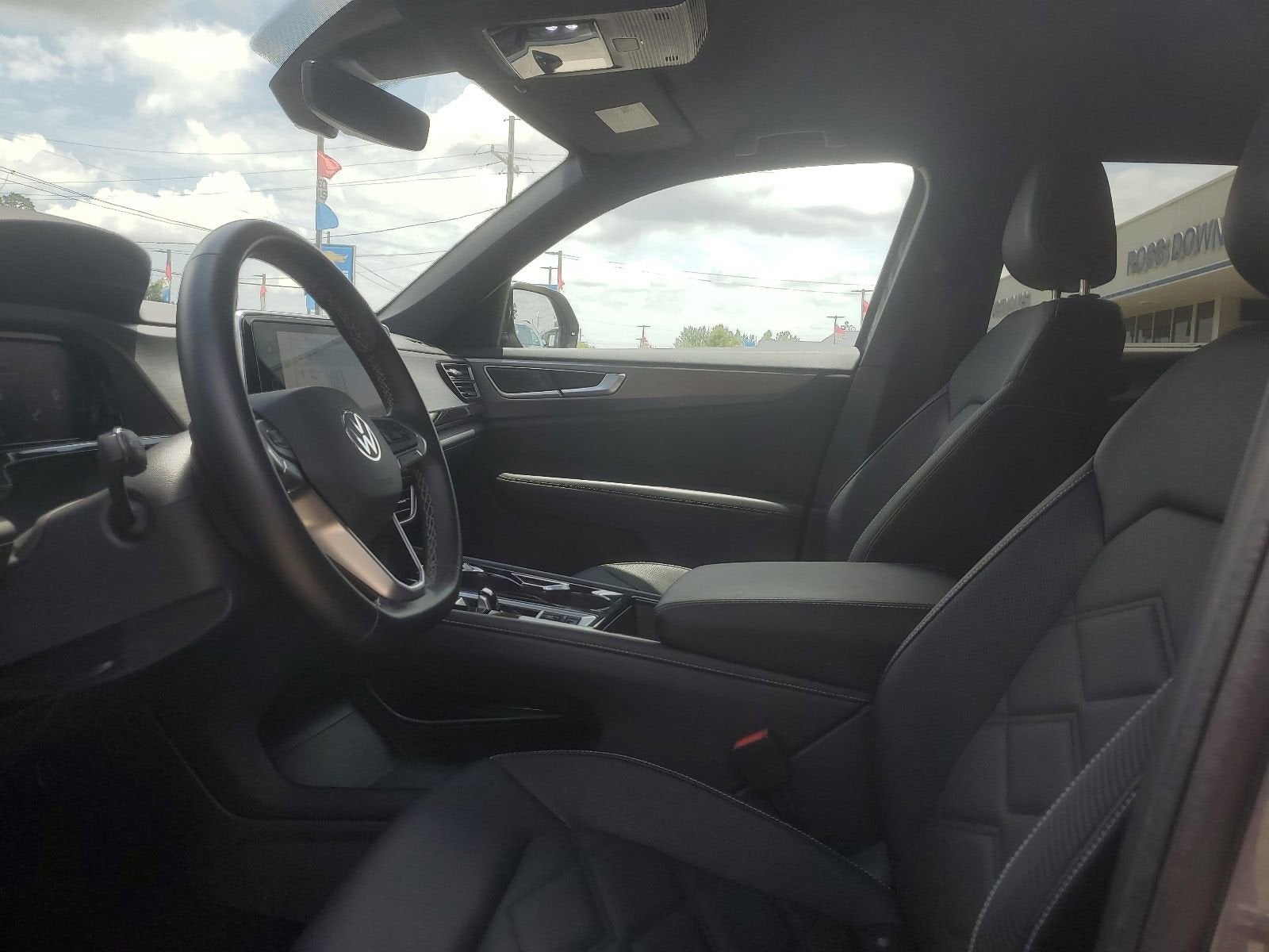 2025 Volkswagen Atlas Cross Sport 2.0T SE w/Technology