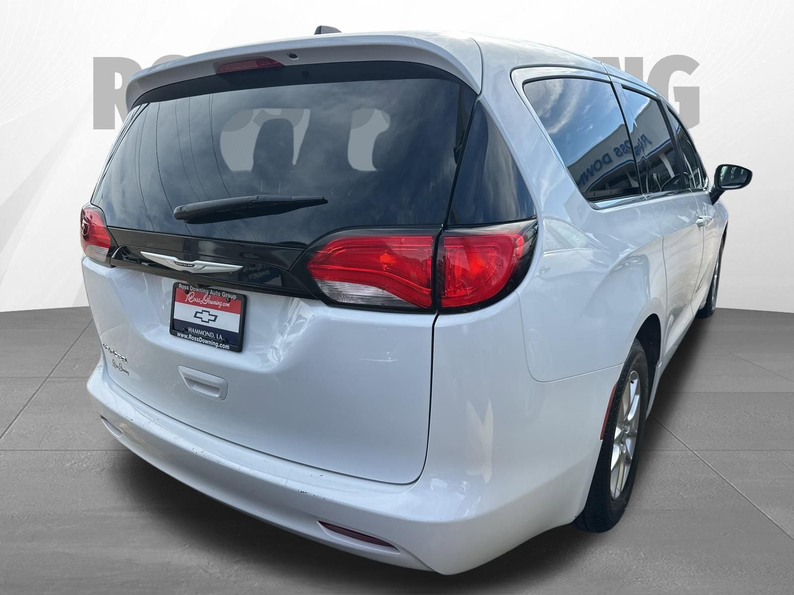 2023 Chrysler Voyager LX