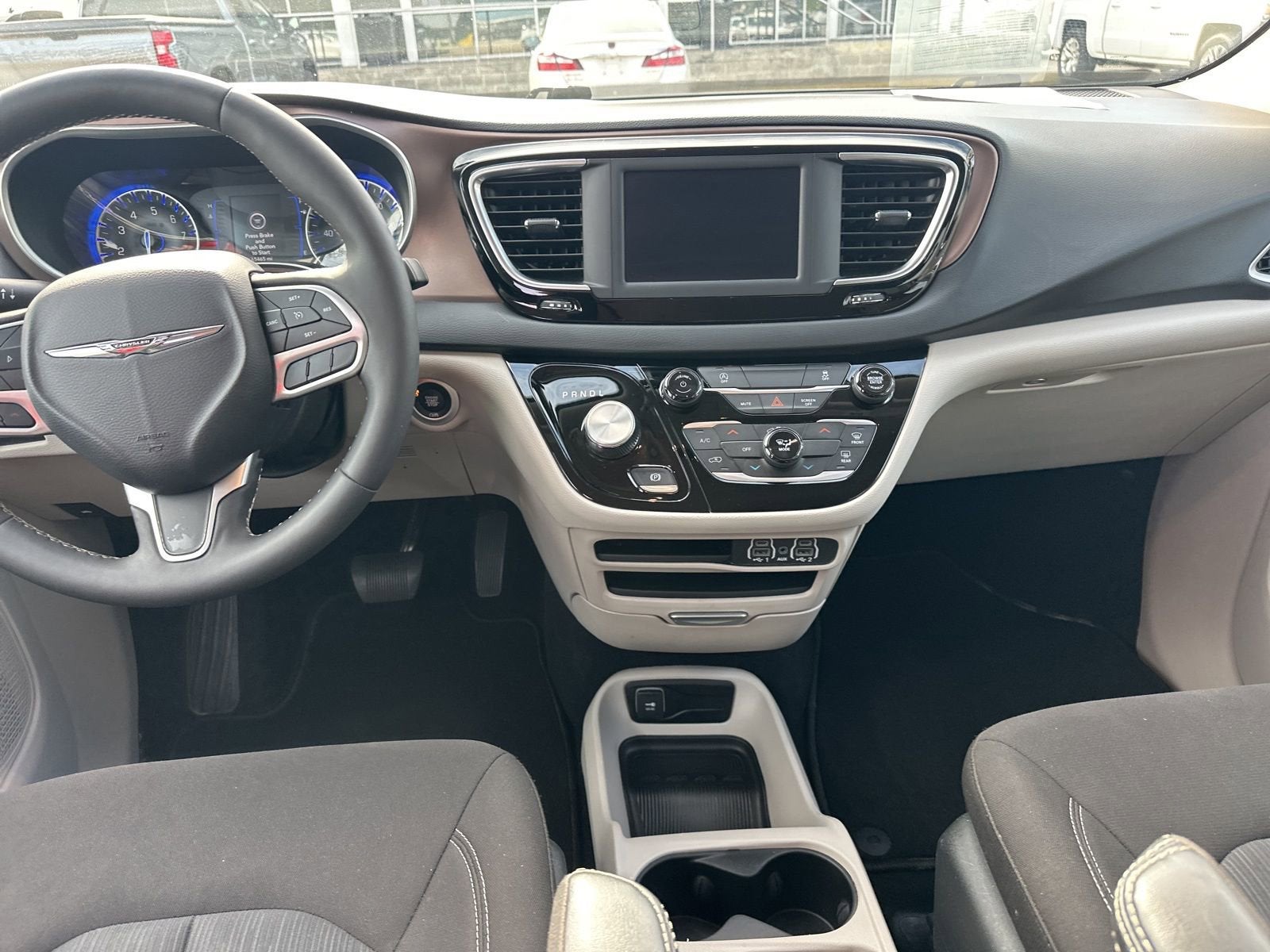 2023 Chrysler Voyager LX