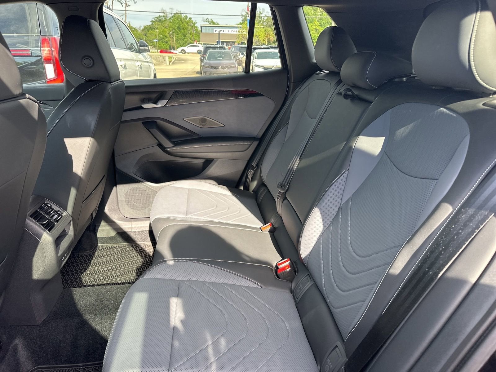 2025 Volkswagen Tiguan SE R-Line Black