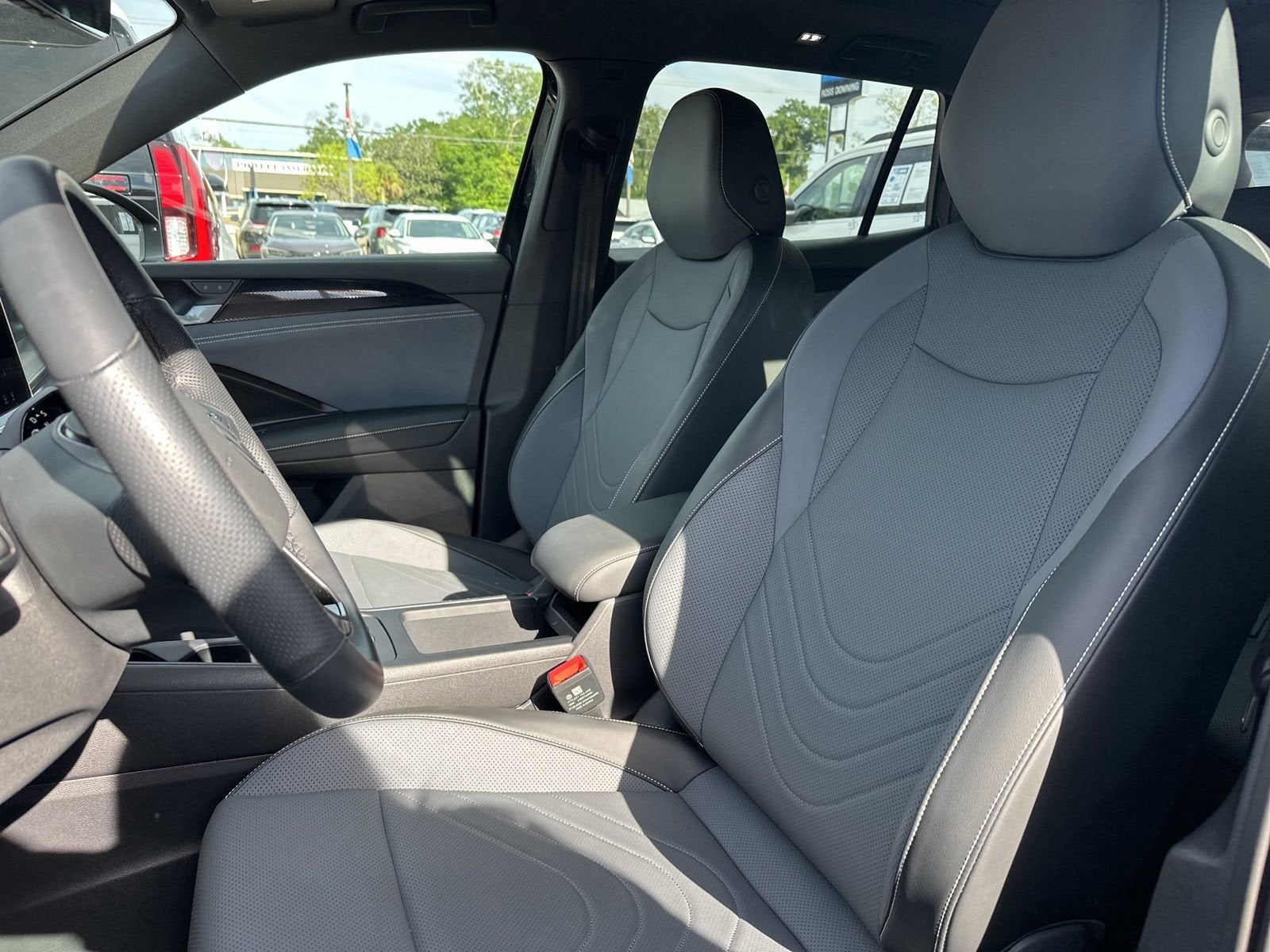 2025 Volkswagen Tiguan SE R-Line Black