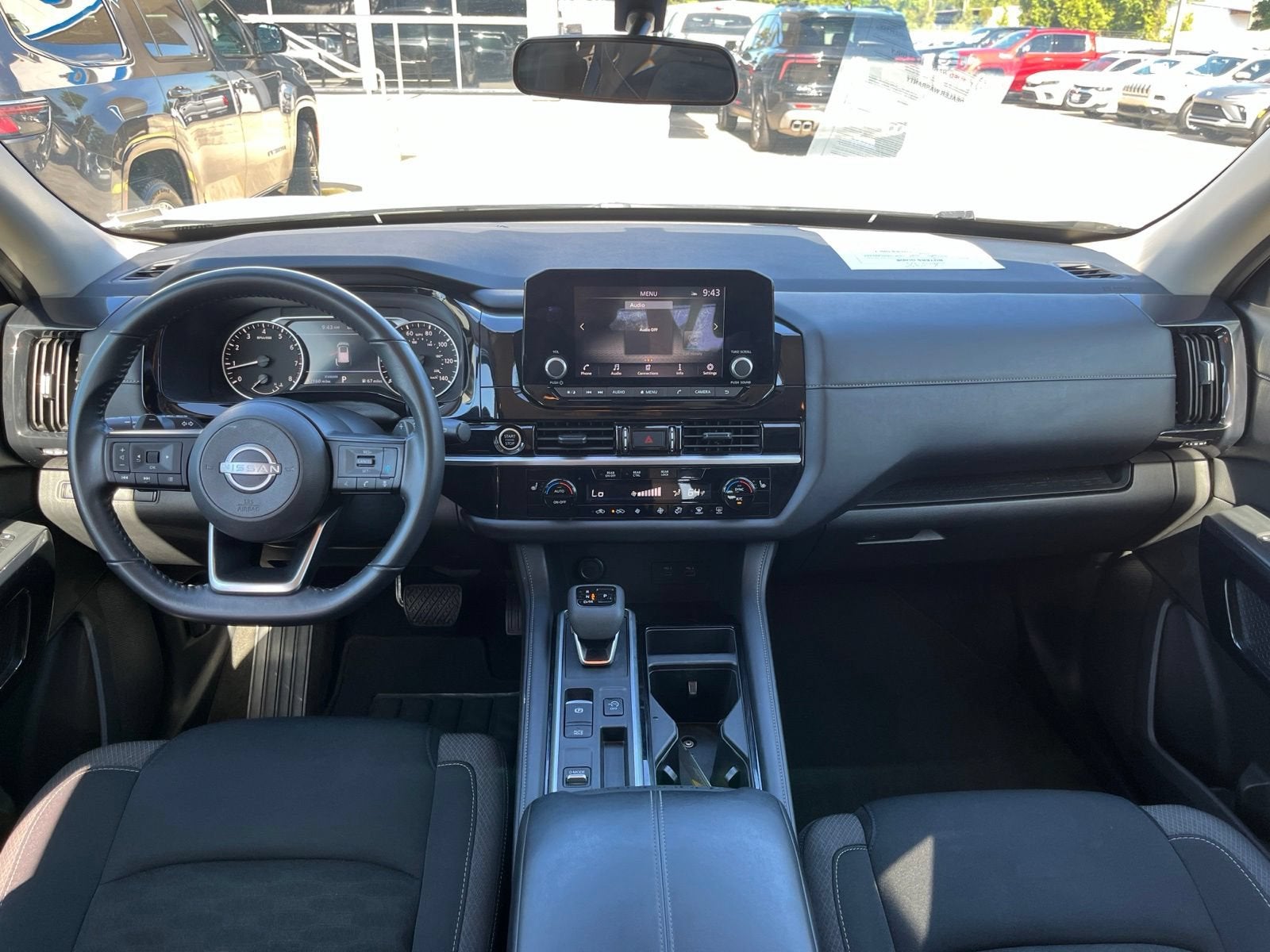 2024 Nissan Pathfinder SV