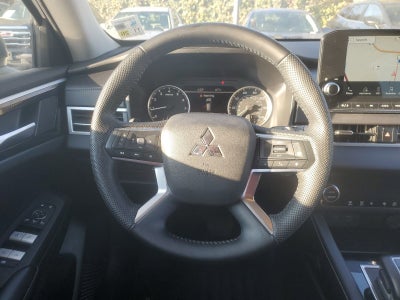 2023 Mitsubishi Outlander SE