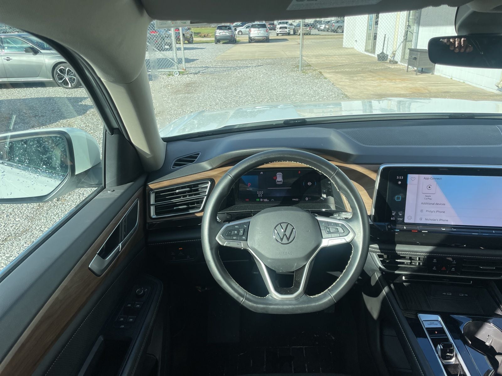 2025 Volkswagen Atlas 2.0T SE w/Technology
