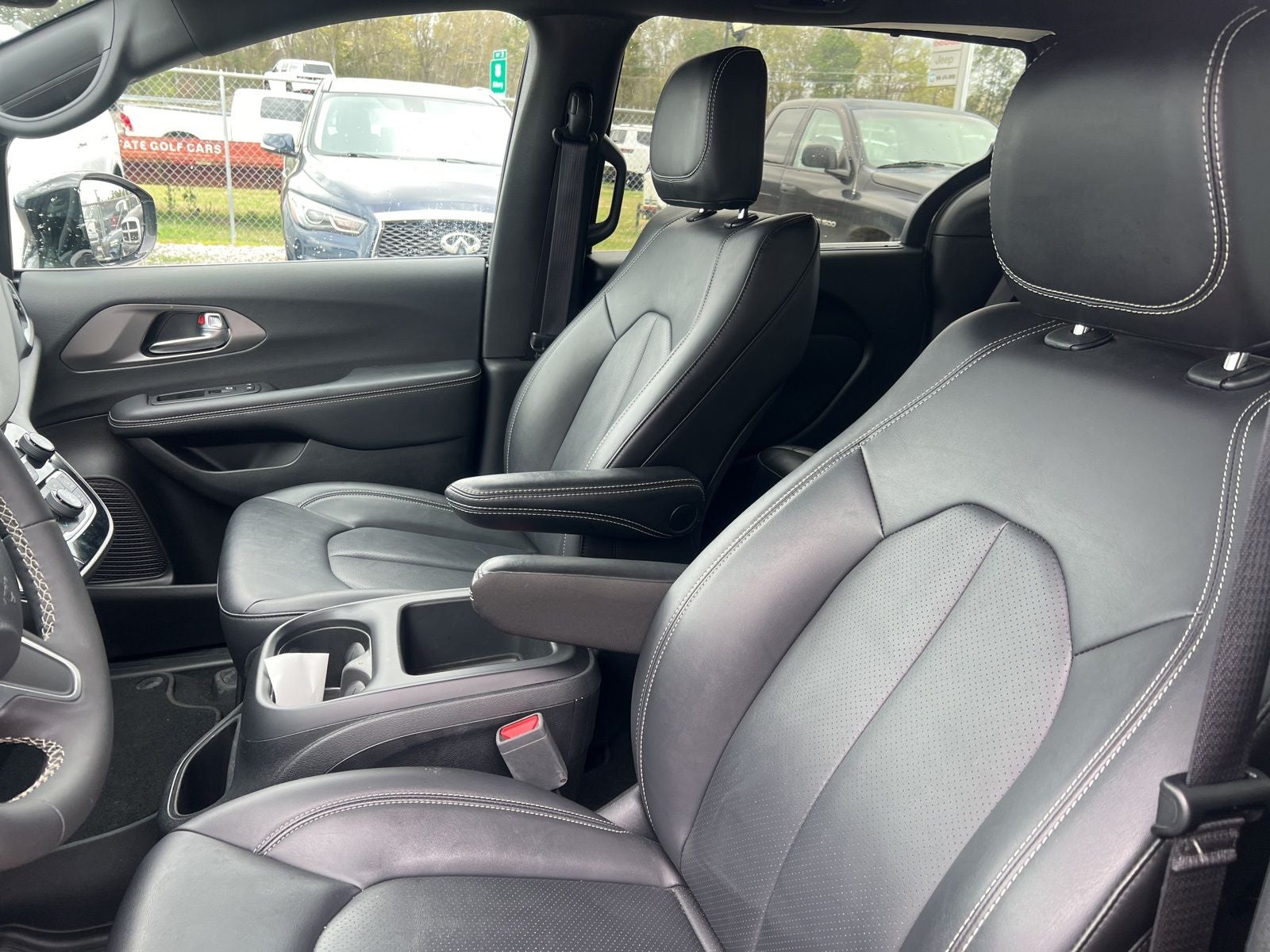 2025 Chrysler Pacifica Select