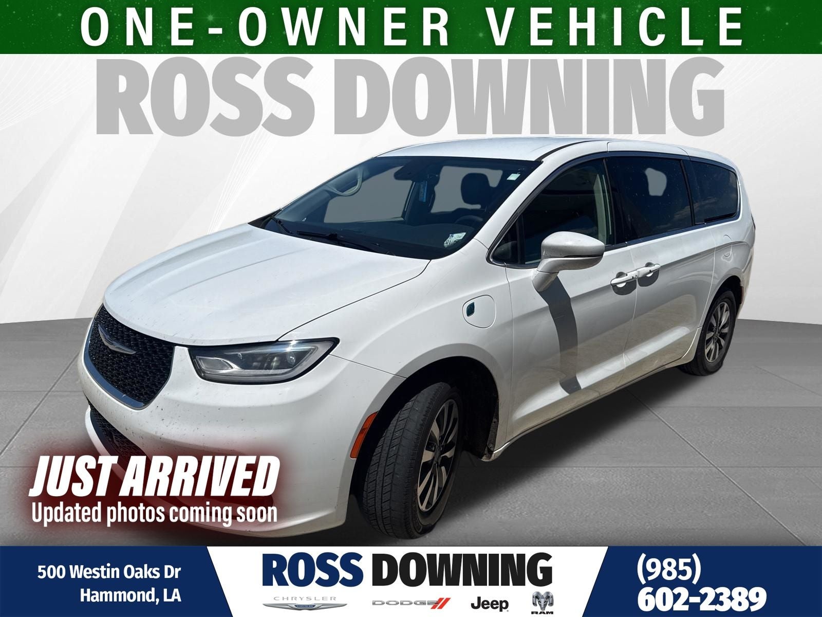 2022 Chrysler Pacifica Hybrid Touring L Hybrid's photo