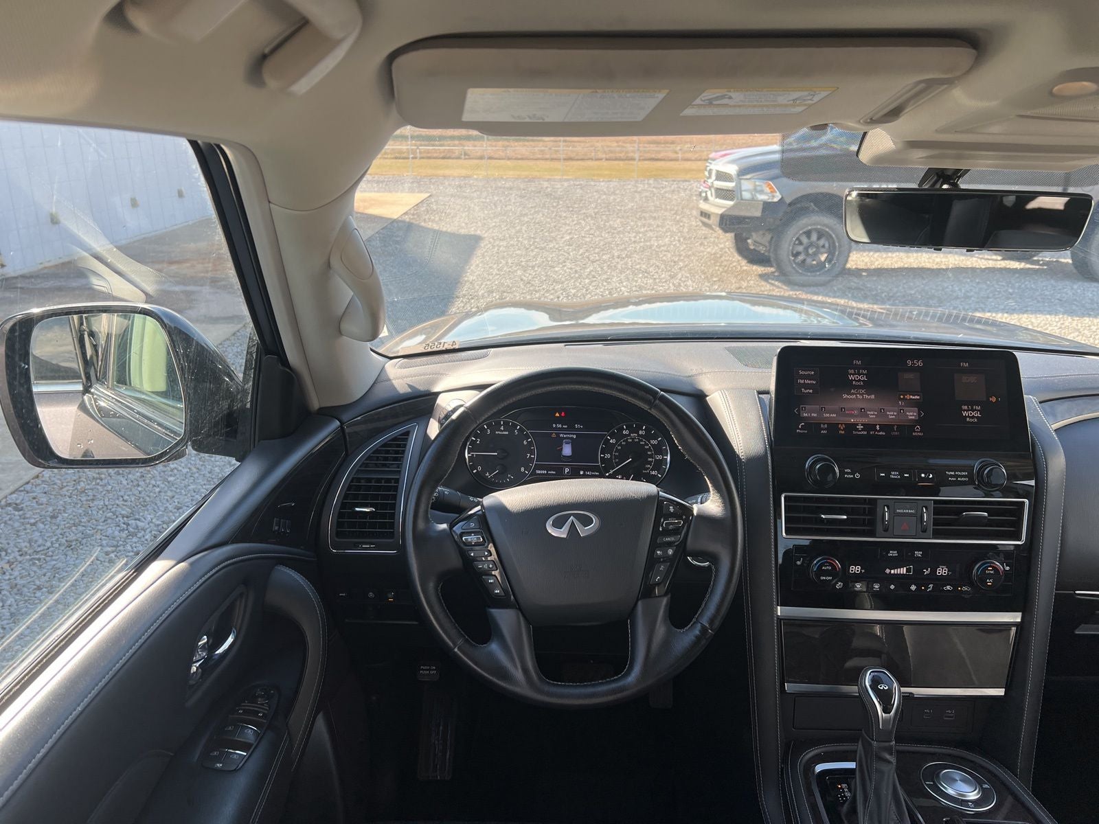 2024 INFINITI QX80 LUXE