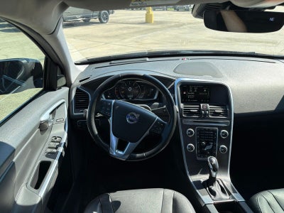 2016 Volvo XC60 T5 Drive-E Platinum