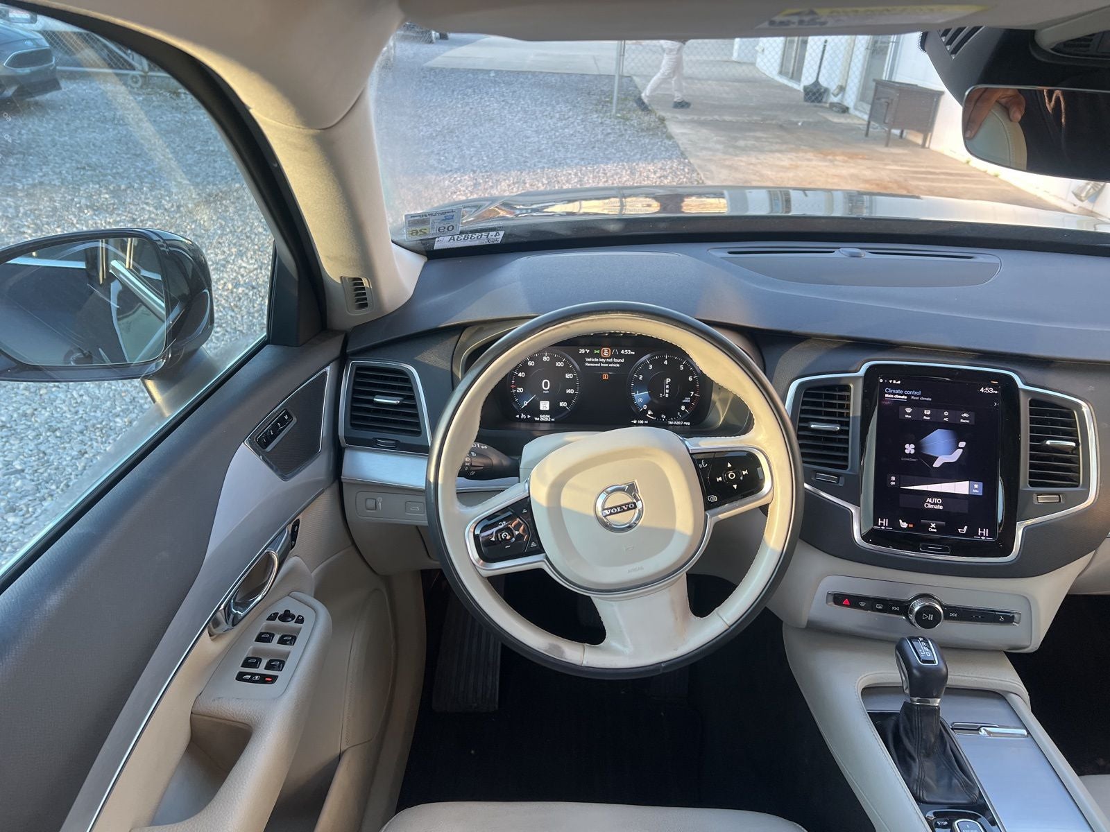 2017 Volvo XC90 T6 Momentum