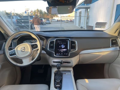 2017 Volvo XC90 T6 Momentum